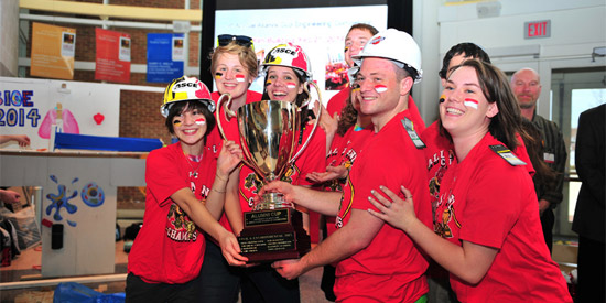 Civil and Environmental Engineering Students Win 2014 Alumni Cup