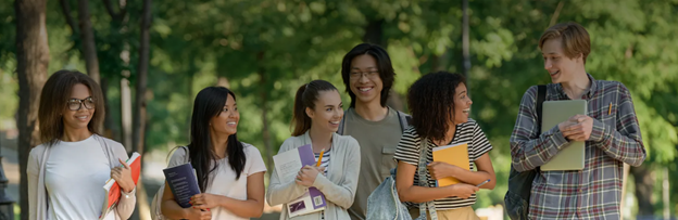 Kassel students walk on campus