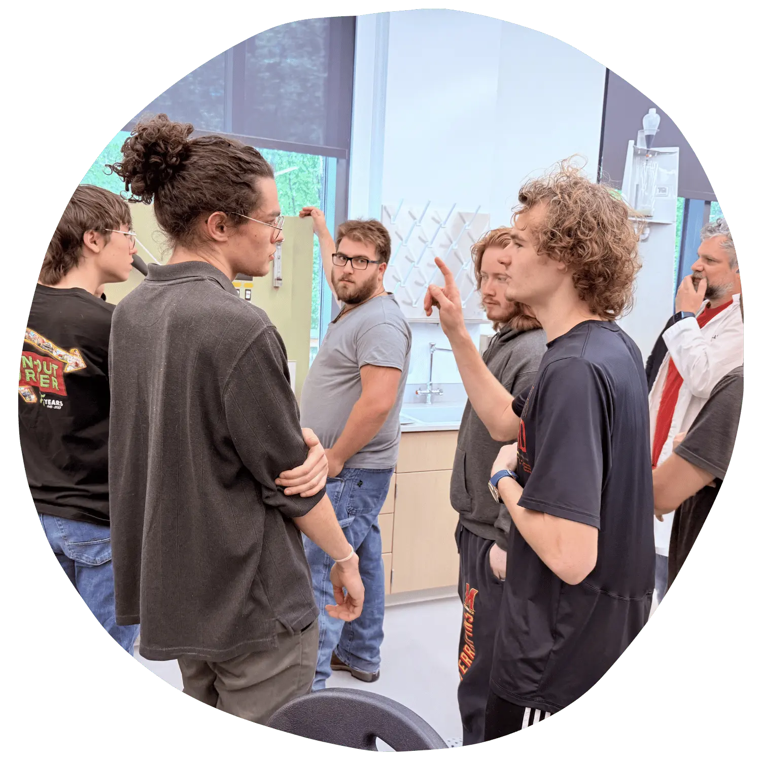 students in mechanical engineering lab