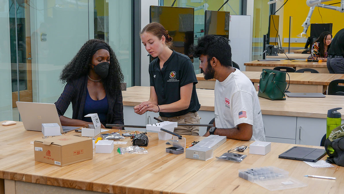 An employee gives community members a demonstration at a table in the MATRIX Lab